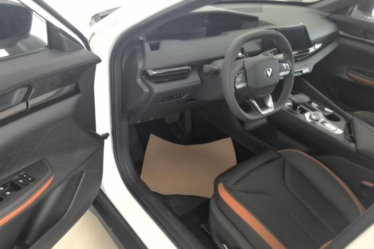 Used CHANGAN UNI-V 2024 1.5T High-Energy Version Driver Seat