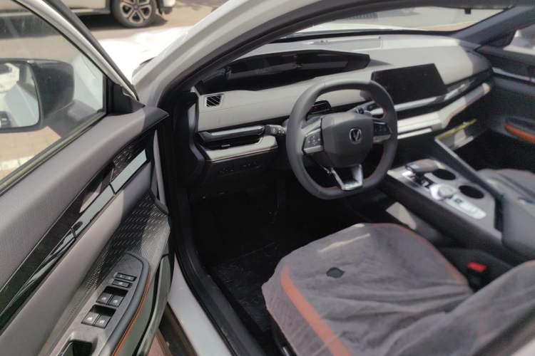 Used CHANGAN UNI-V 2024 1.5T High-Energy Version Driver Seat