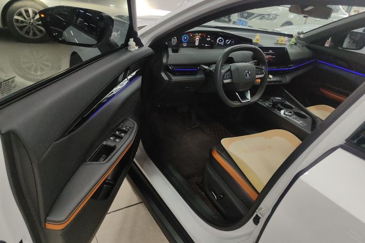 Used CHANGAN UNI-V 2024 1.5T High-Energy Version Driver Seat