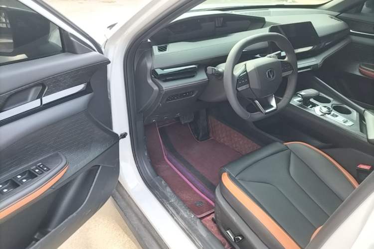 Used CHANGAN UNI-V 2024 1.5T High-Energy Version Driver Seat