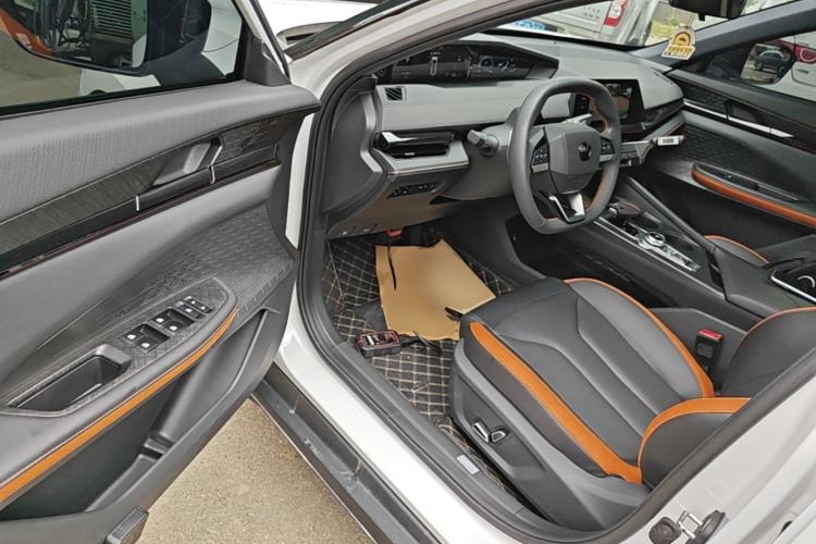 Used CHANGAN UNI-V 2024 1.5T High-Energy Version Driver Seat