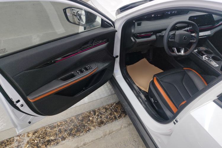 Used CHANGAN UNI-V 2024 1.5T High-Energy Version Driver Seat