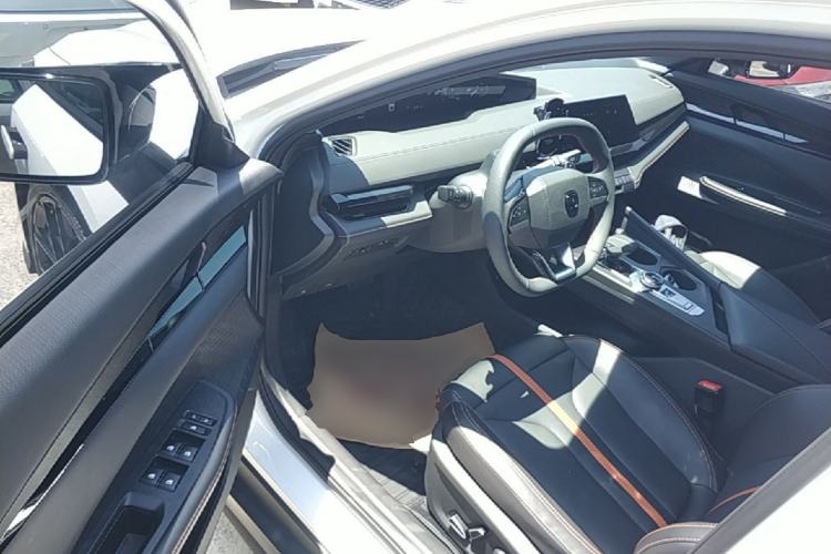 Used CHANGAN UNI-V 2024 1.5T Prestige Edition Driver Seat