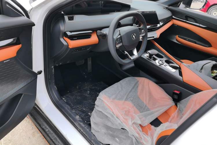 Used CHANGAN UNI-V 2024 2.0T High-Performance Version Driver Seat