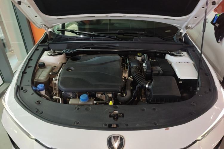 Used CHANGAN UNI-V 2024 1.5T Prestige Edition Engine Bay