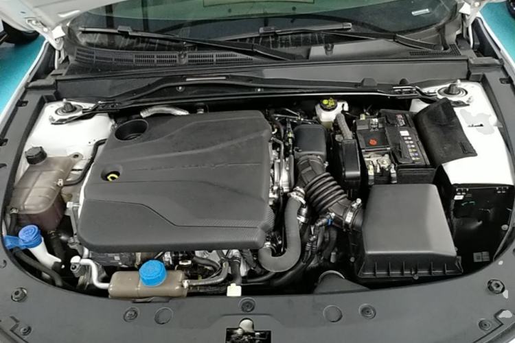 Used CHANGAN UNI-V 2024 1.5T Prestige Edition Engine Bay