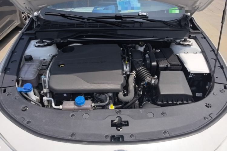 Used CHANGAN UNI-V 2024 1.5T Prestige Edition Engine Bay