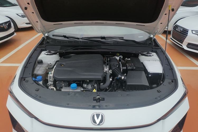 Used CHANGAN UNI-V 2024 1.5T Luxury Edition Engine Bay