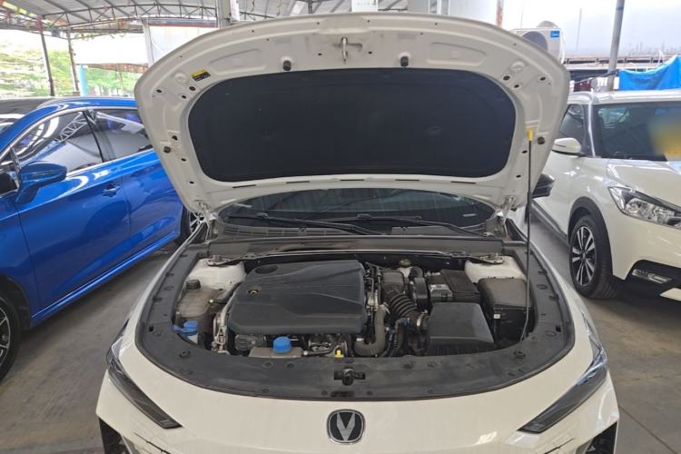 Used CHANGAN UNI-V 2024 1.5T High-Energy Version Engine Bay