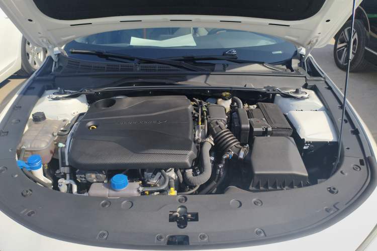 Used CHANGAN UNI-V 2024 1.5T Luxury Edition Engine Bay