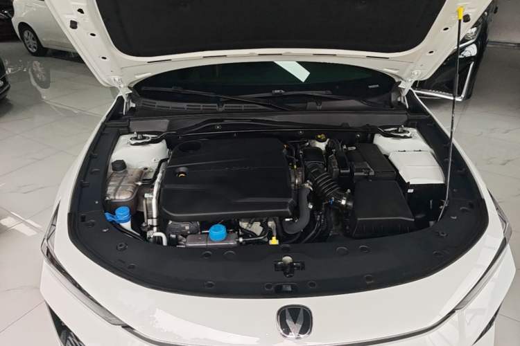 Used CHANGAN UNI-V 2024 1.5T Prestige Edition Engine Bay