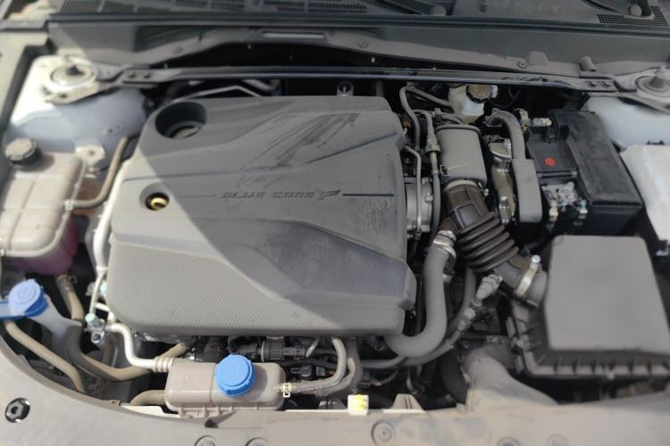 Used CHANGAN UNI-V 2024 1.5T High-Energy Version Engine Bay