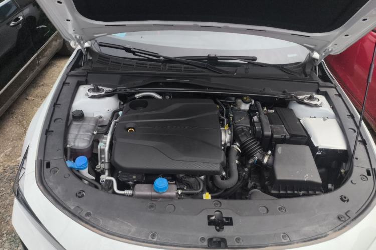 Used CHANGAN UNI-V 2024 1.5T Prestige Edition Engine Bay