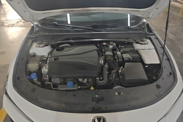 Used CHANGAN UNI-V 2024 1.5T Smart Navigation Version Engine Bay