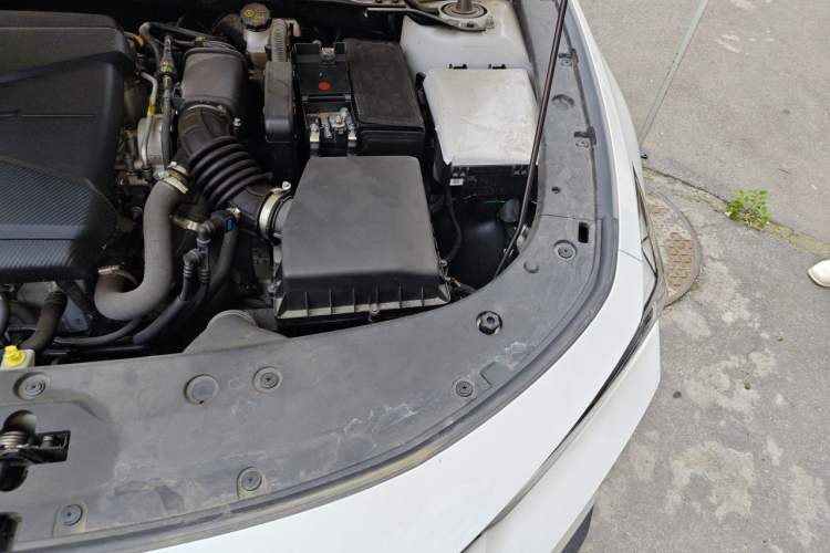Used CHANGAN UNI-V 2024 1.5T Prestige Edition Engine Bay Left