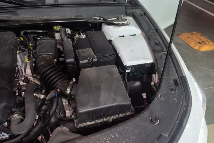 Used CHANGAN UNI-V 2024 1.5T Prestige Sport Edition Engine Bay Left
