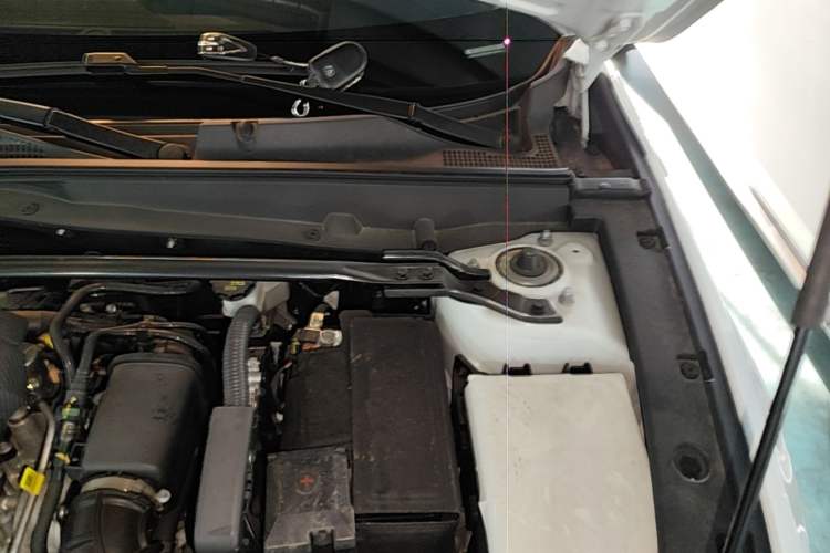 Used CHANGAN UNI-V 2024 1.5T Prestige Edition Engine Bay Left