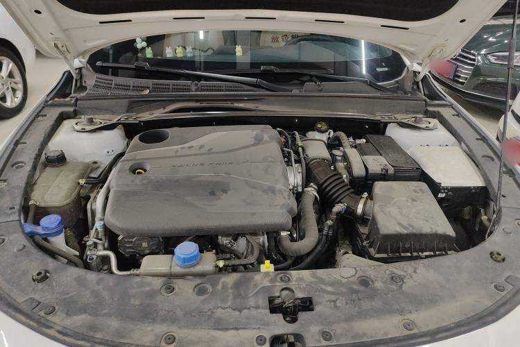 Used CHANGAN UNI-V 2024 1.5T High-Energy Version Engine Bay