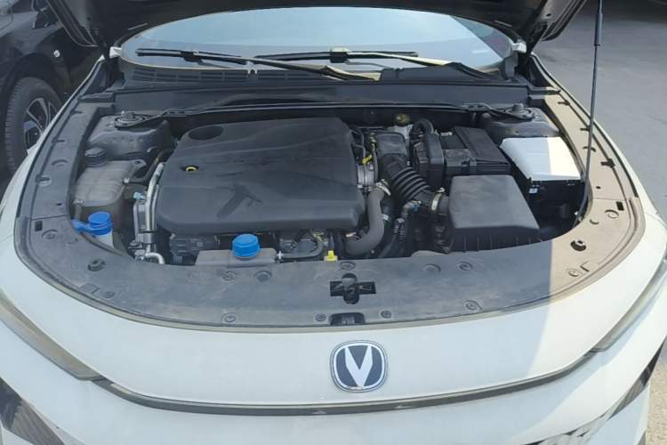 Used CHANGAN UNI-V 2024 1.5T Prestige Edition Engine Bay
