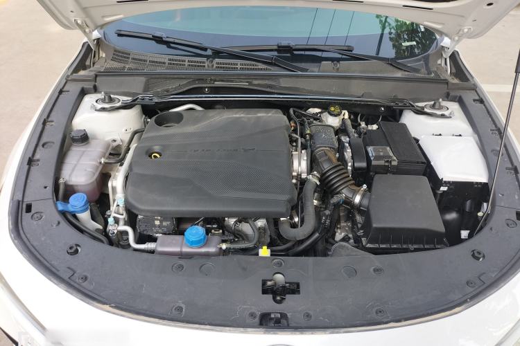 Used CHANGAN UNI-V 2024 1.5T High-Energy Version Engine Bay