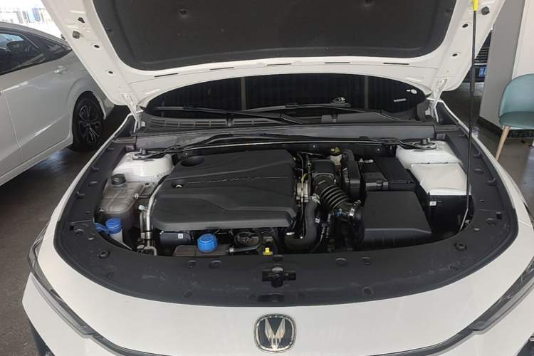 Used CHANGAN UNI-V 2024 1.5T Prestige Edition Engine Bay