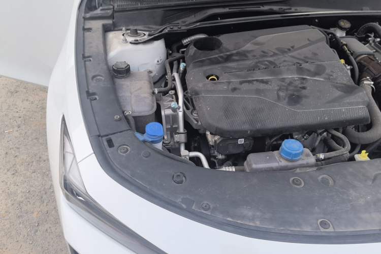 Used CHANGAN UNI-V 2024 1.5T Luxury Edition Engine Bay Right