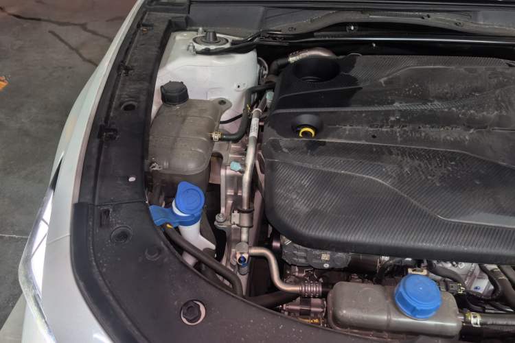 Used CHANGAN UNI-V 2024 1.5T Prestige Sport Edition Engine Bay Right