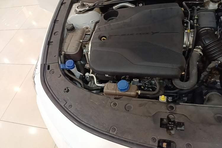 Used CHANGAN UNI-V 2024 1.5T Prestige Sport Edition Engine Bay Right