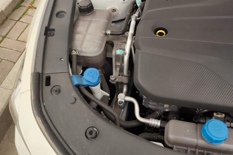 Used CHANGAN UNI-V 2024 1.5T Prestige Edition Engine Bay Right