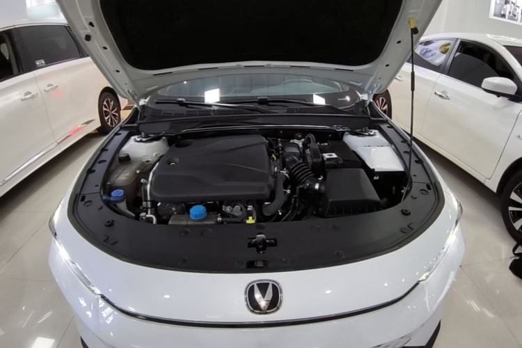 Used CHANGAN UNI-V 2024 1.5T Prestige Edition Engine Bay