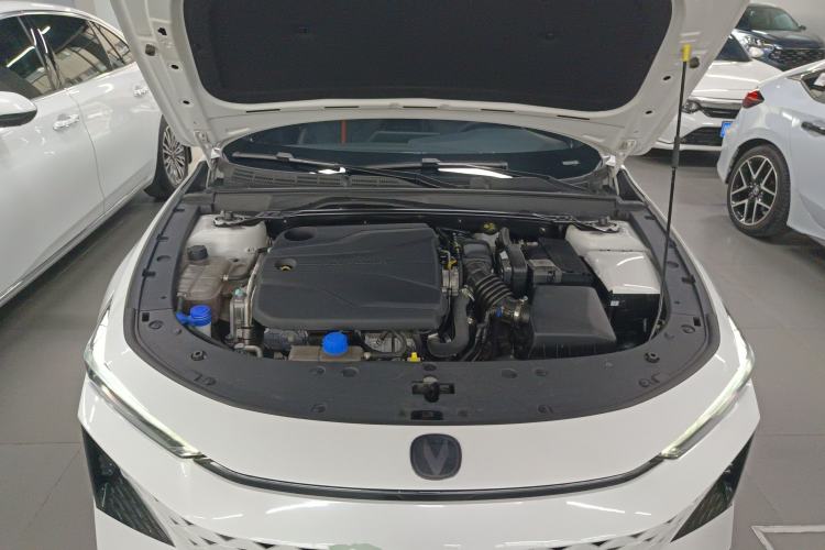 Used CHANGAN UNI-V 2024 1.5T Prestige Edition Engine Bay