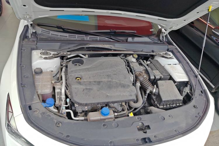 Used CHANGAN UNI-V 2024 1.5T High-Energy Version Engine Bay