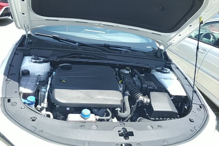 Used CHANGAN UNI-V 2024 1.5T Prestige Edition Engine Bay