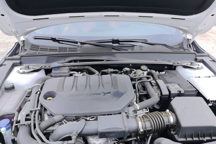 Used CHANGAN UNI-V 2024 2.0T High-Performance Version Engine Bay