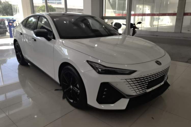 Used CHANGAN UNI-V 2024 1.5T High-Energy Version Exterior 1