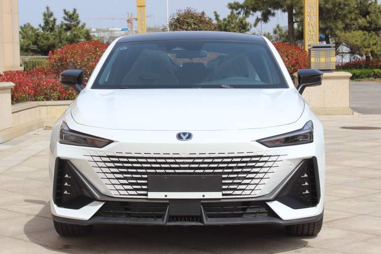 Used CHANGAN UNI-V 2024 1.5T High-Energy Version Exterior 1