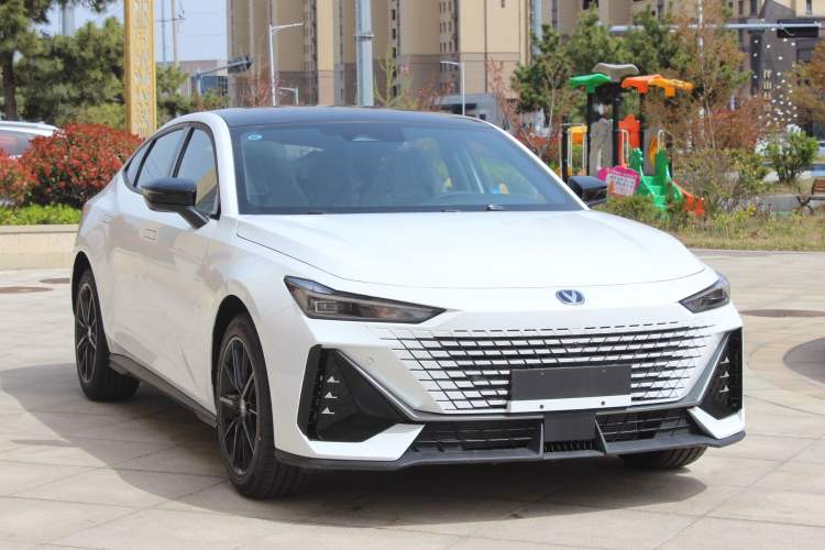 Used CHANGAN UNI-V 2024 1.5T High-Energy Version Exterior 2