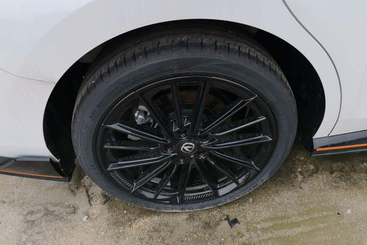 Used CHANGAN UNI-V 2024 2.0T High-Performance Version Exterior 2