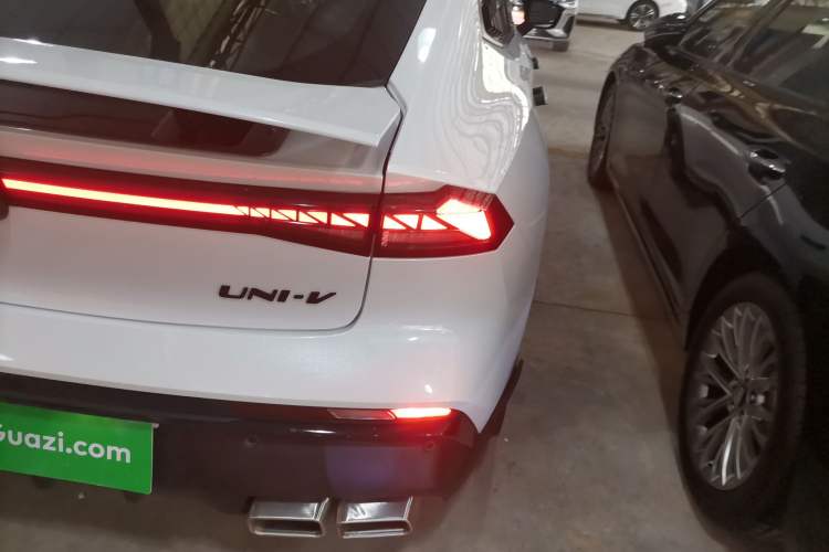 Used CHANGAN UNI-V 2024 1.5T Prestige Sport Edition Exterior 3