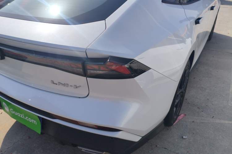 Used CHANGAN UNI-V 2024 1.5T Luxury Edition Exterior 3