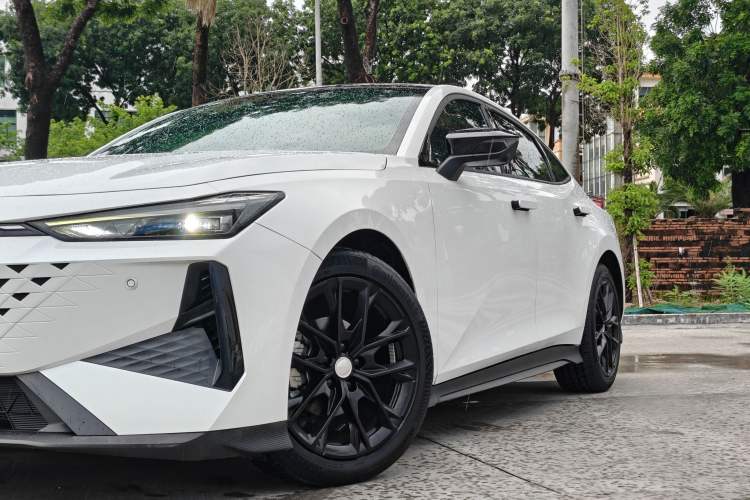 Used CHANGAN UNI-V 2024 1.5T Prestige Edition Exterior 3