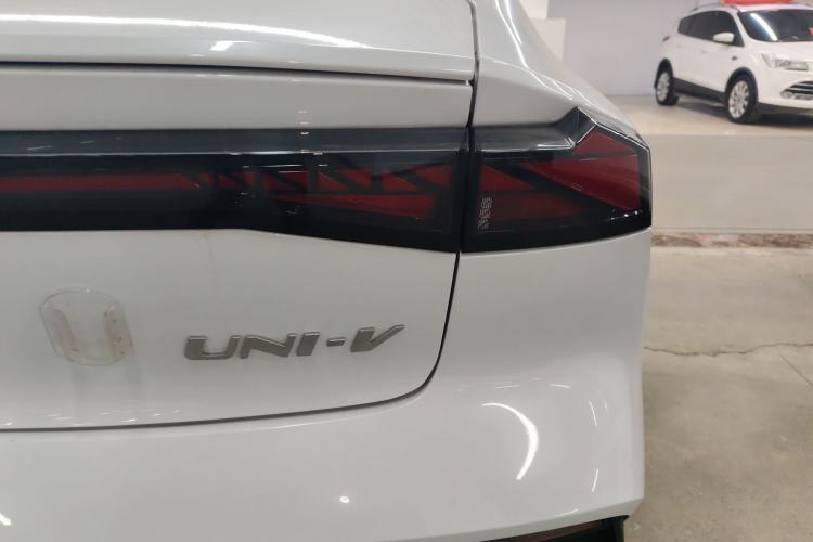 Used CHANGAN UNI-V 2024 1.5T High-Energy Version Exterior 3