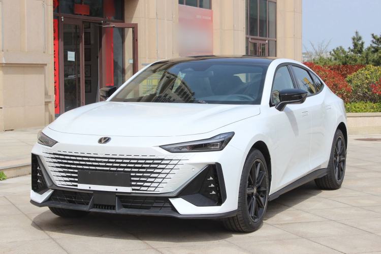 Used CHANGAN UNI-V 2024 1.5T High-Energy Version Exterior 3