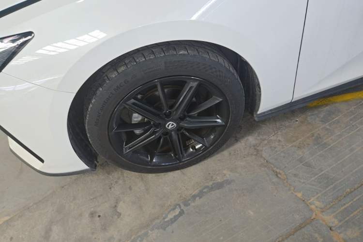 Used CHANGAN UNI-V 2024 1.5T High-Energy Version Exterior 4