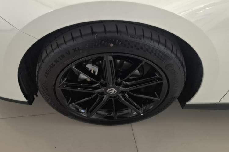 Used CHANGAN UNI-V 2024 1.5T High-Energy Version Exterior 4