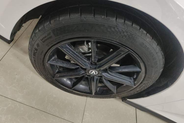 Used CHANGAN UNI-V 2024 1.5T High-Energy Version Exterior 4