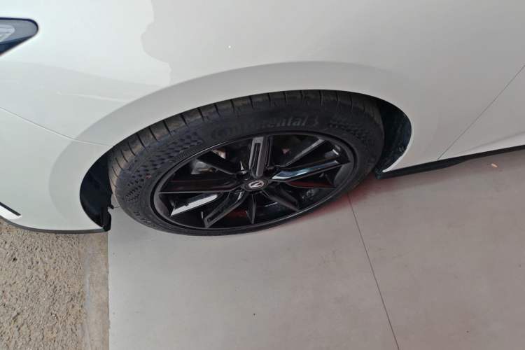 Used CHANGAN UNI-V 2024 1.5T High-Energy Version Exterior 4