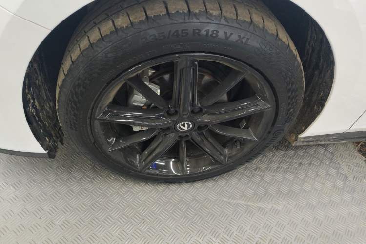 Used CHANGAN UNI-V 2024 1.5T High-Energy Version Exterior 4