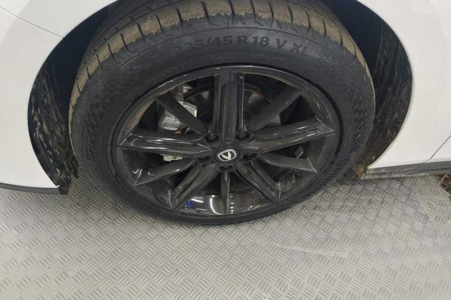 Used CHANGAN UNI-V 2024 1.5T High-Energy Version Exterior 4