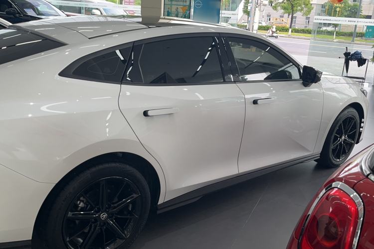 Used CHANGAN UNI-V 2024 1.5T High-Energy Version Exterior 5